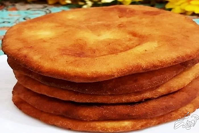 نان کروسی از غذاهای لذیذ بندرعباس نان کروسی